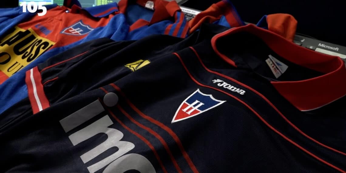 HFC Haarlem ‘shirtboek-makers’ doen oproep: “Wie heeft er nog een shirt om te fotograferen?”