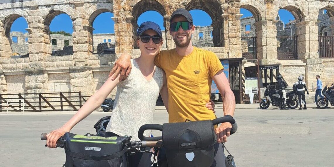 Spaarndamse Tessa fietst in maand tijd 2500 kilometer en bereikt Kroatië: “Slaapplek grootste uitdaging”