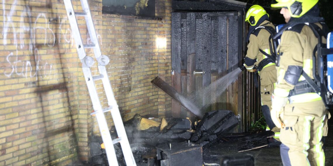 Schade aan bloemenzaak Schalkwijk door brand naast pand