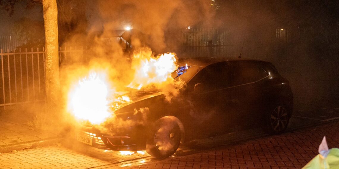 Politie zet extra surveillance in en doet getuigenoproep na reeks autobranden in regio