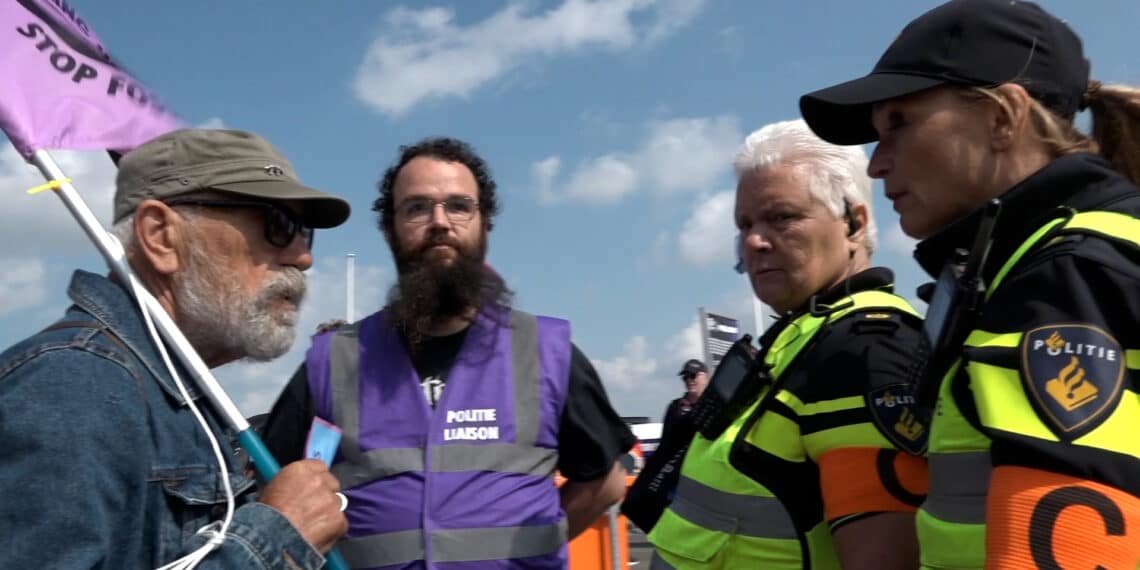 Eén arrestatie bij protest tegen fossiele sponsering F1: “Wegwezen met die bende”