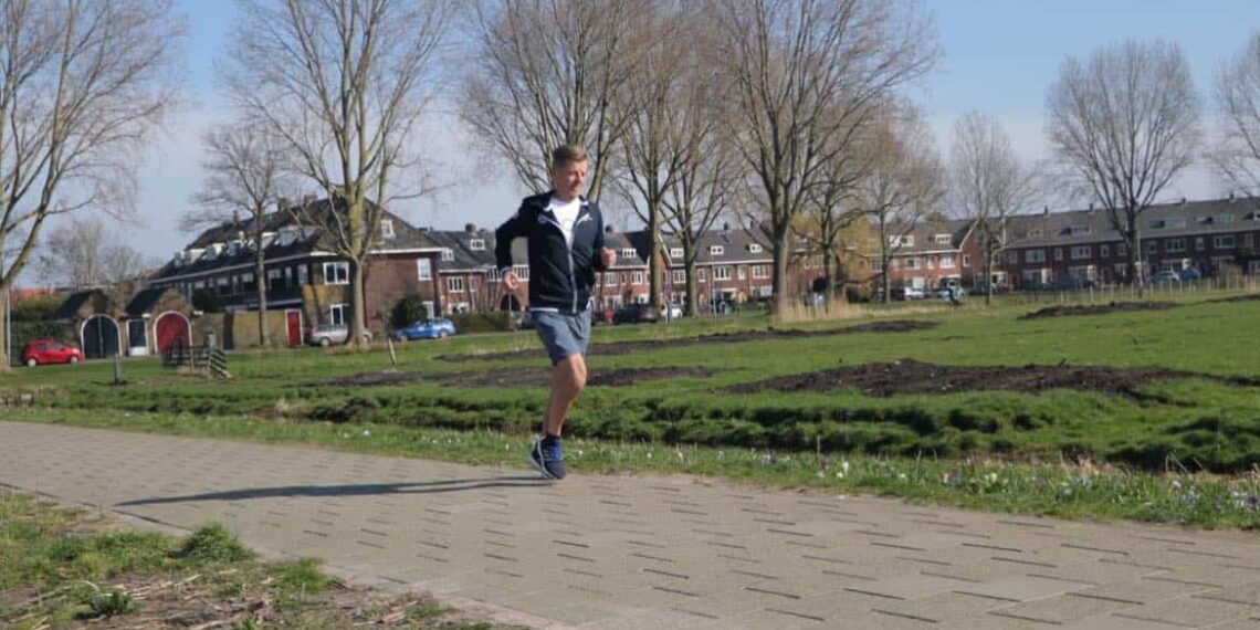 Haarlemmer Niels-Olaf Bout loopt marathon op de Olympische Spelen: “Ik ga er zo lang mogelijk over doen”
