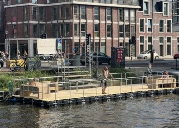 Vlot op water voor daklozen tegen overlast Hortusplein: “We merken nog geen verschil”