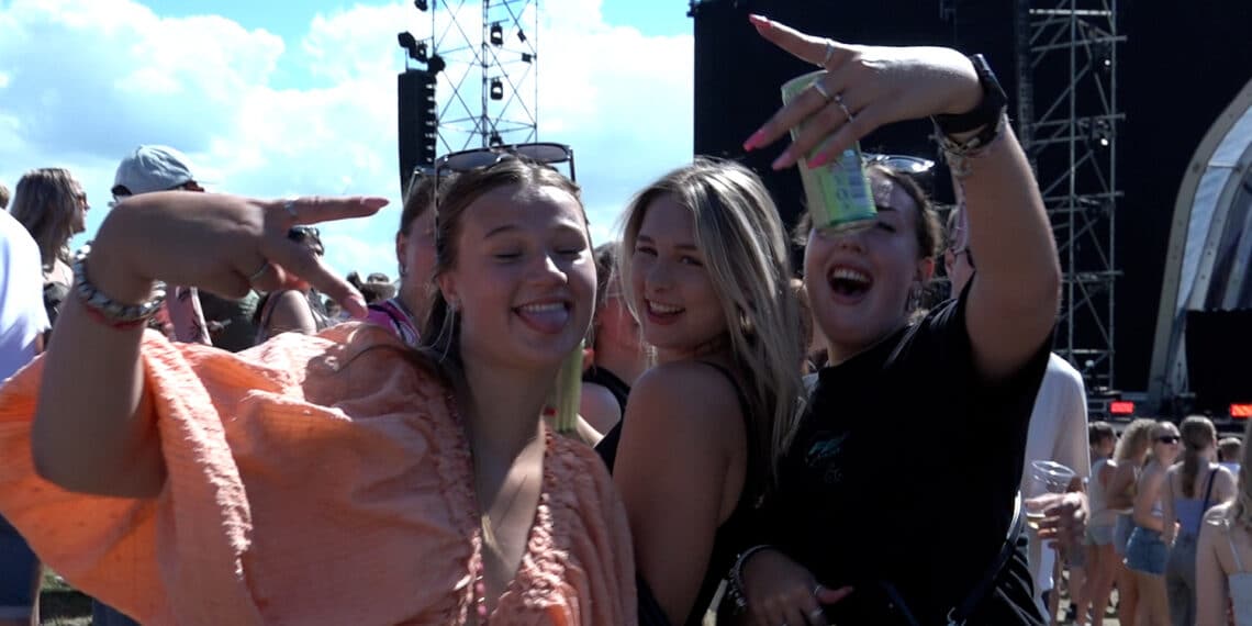 Zin in de Zomer Fest tovert ‘Velsen Valley’ om in Nederlandstalige vallei: “Verwend met keuzes vandaag”