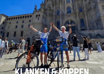 Vader Ton en zoon Daan: “Op weg naar Santiago hoor je verhalen die je niet meer loslaten.”