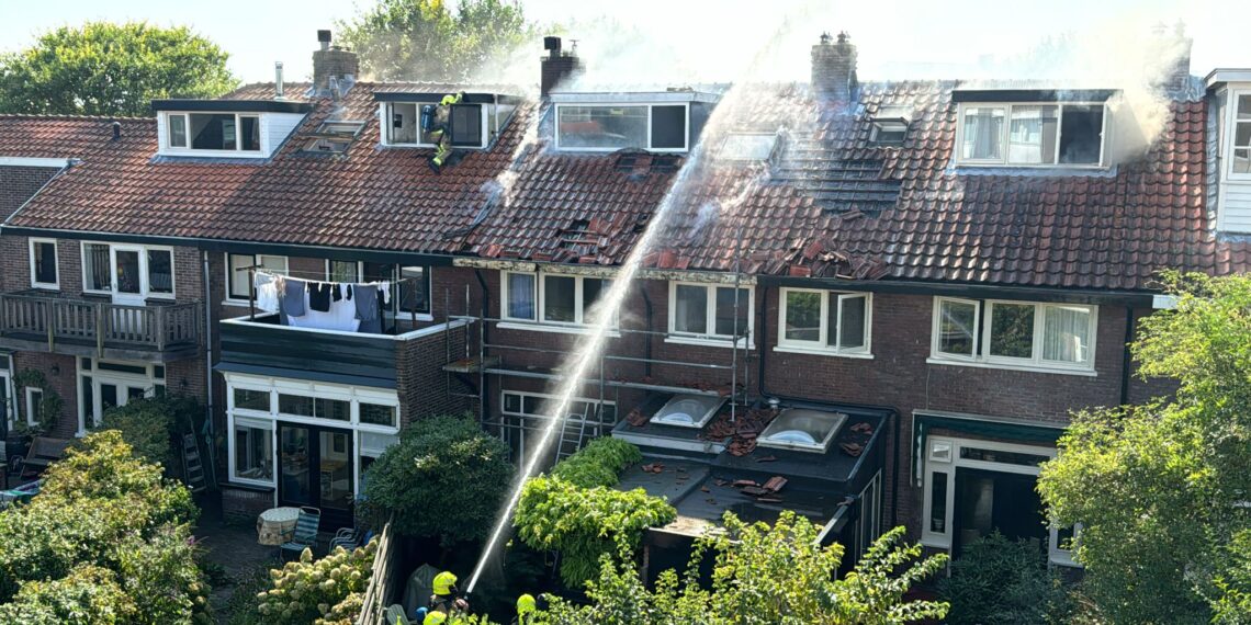 Zeer grote brand in Haarlem Noord onder controle: “Drie woningen onbewoonbaar”
