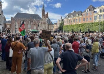 Honderden mensen zingen voor Afghaanse vrouwen: “Ik had een brok in mijn keel”