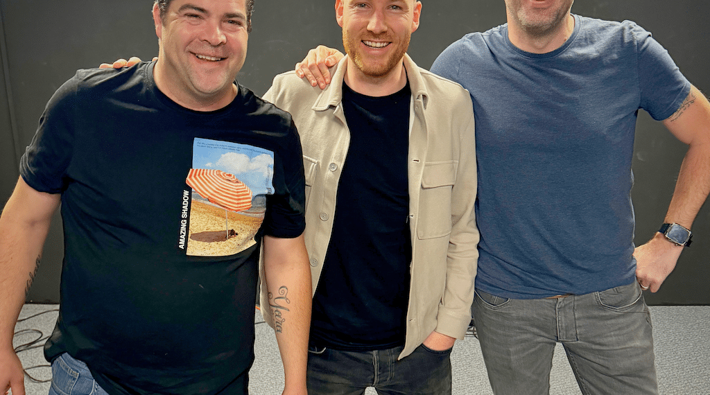 Danny & Martijn van Voetbal in Haarlem: “Het werd chaos op het veld, maar een agent in burger redde de boel!”