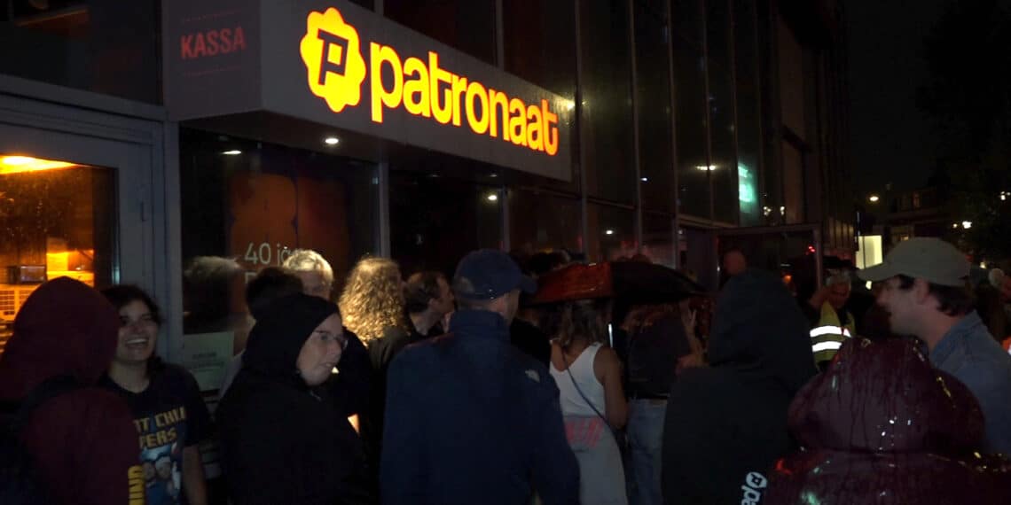 Voor het eerst publiek bij brandoefening Patronaat: “Halverwege concert ineens naar buiten”