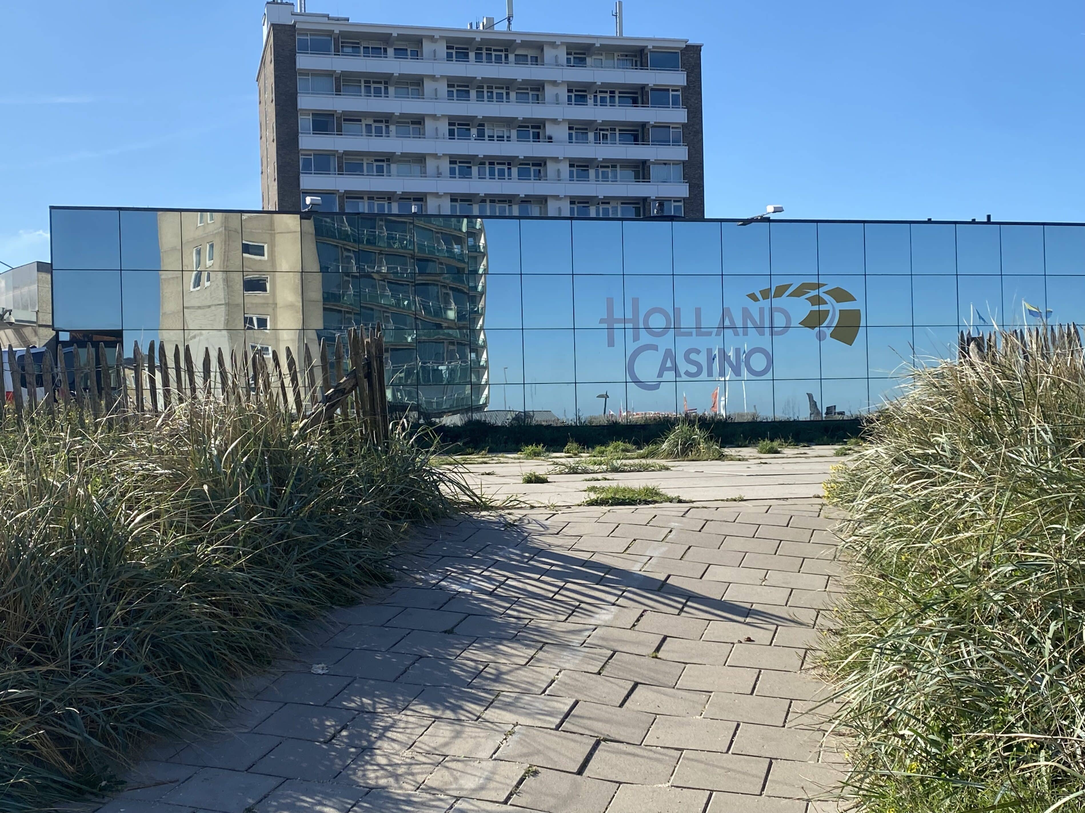 Dinopark strijkt neer in voormalig Holland Casino Zandvoort: 'Vanmorgen al dino's aangekomen'