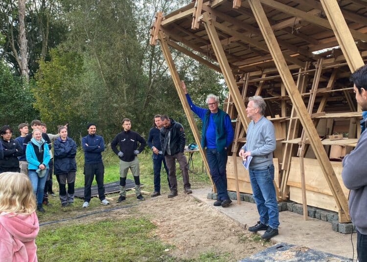 Machiel Spaan en Joost Pothast openen het kippenhok