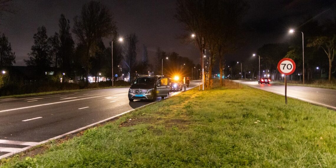 Dronken passagier wil niet betalen voor taxi: grijpt autosleutel en rent weg
