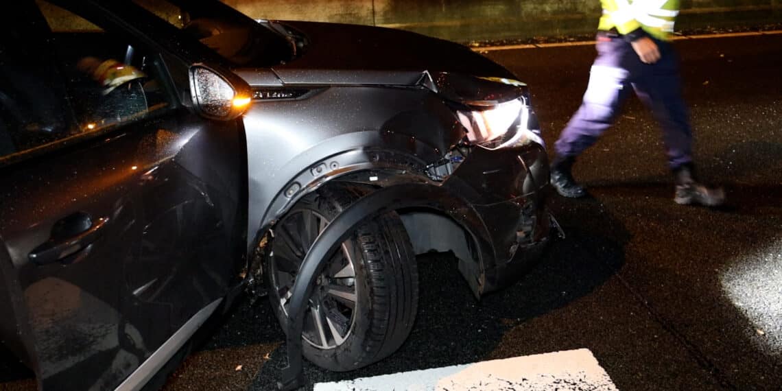 Vrouw (31) ramt voertuig Rijkswaterstaat na negeren rode kruizen