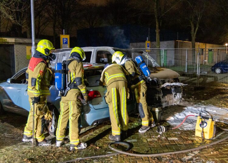 Autobrand busje bestelbus werfstraat haarlem-noord Foto: Inter Visual Studio / Kyrlian de Bot