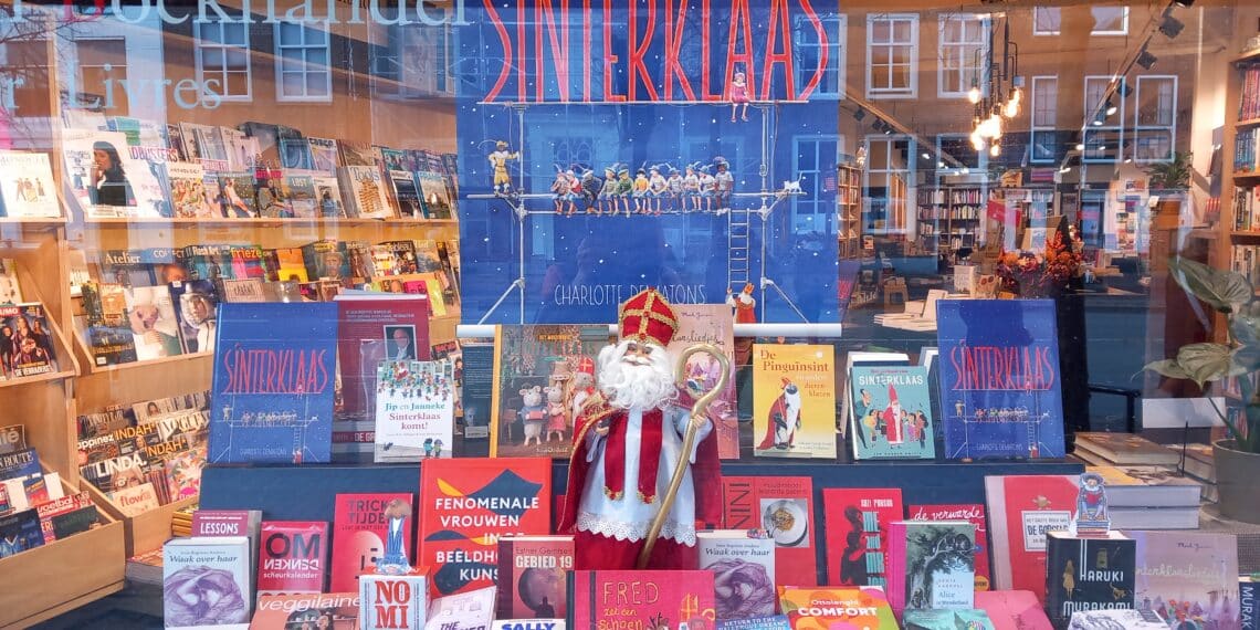 Winkeliers zetten ondanks opkomst kerst nog steeds vol in op Sinterklaasversiering: ‘Het is een mooie Nederlandse traditie’
