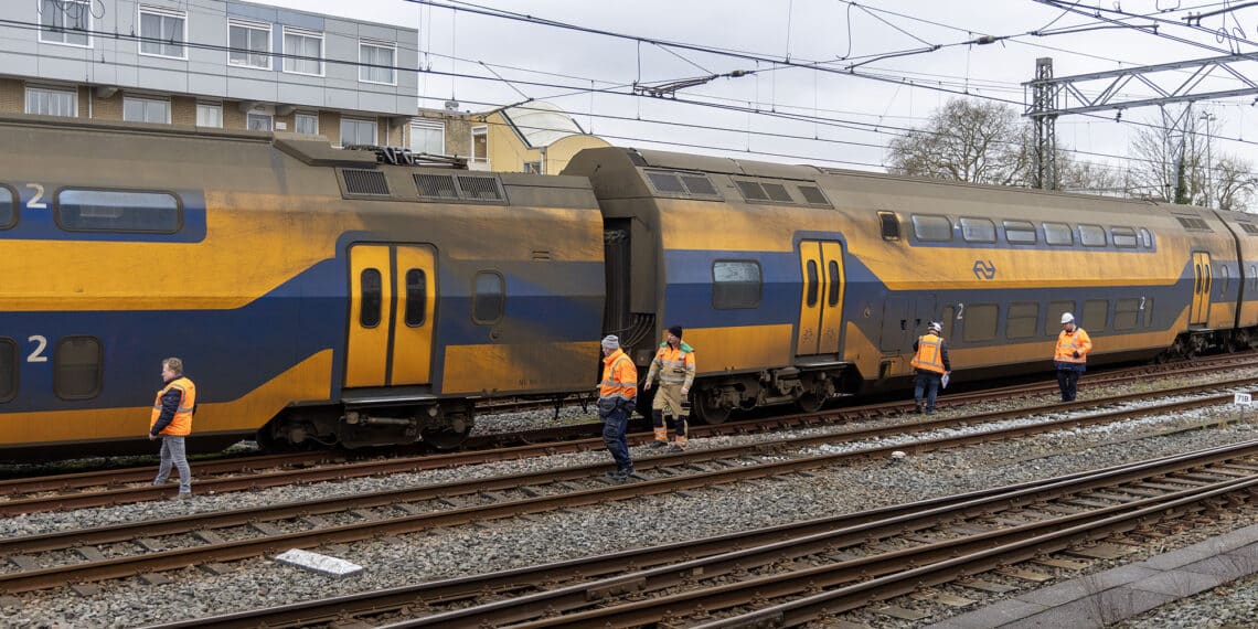 Lege trein ontspoord op station Haarlem: ‘Geen impact op treindienst’