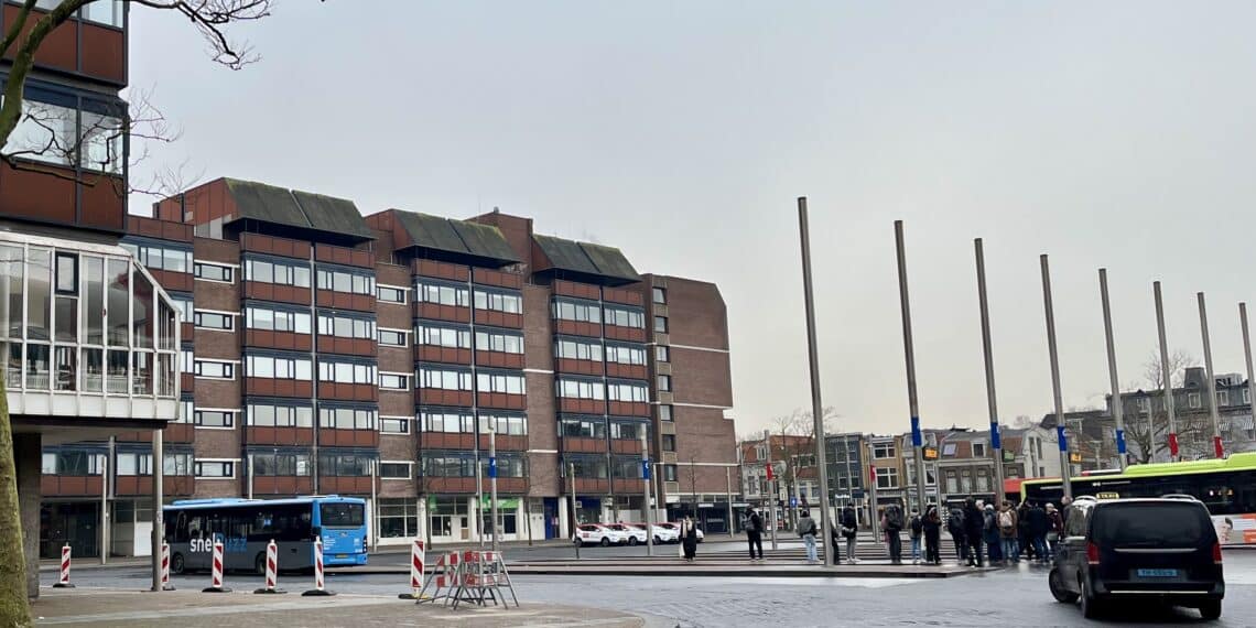 Spoedherstel busbaan Stationsplein om trillingsschade te voorkomen