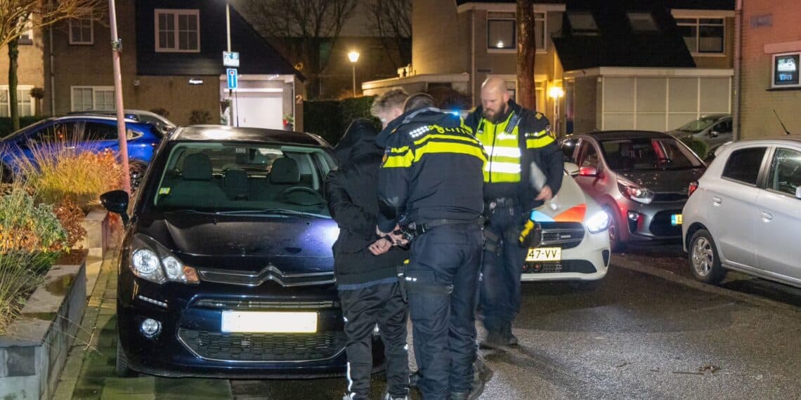 Bestelbus in Haarlem doelwit van inbraak, verdachte opgepakt