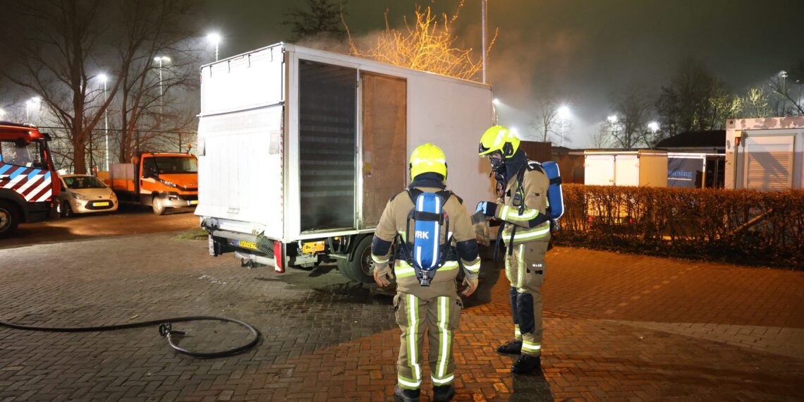 Korte brand in bakwagen Haarlem-Noord, vermoedelijk aangestoken