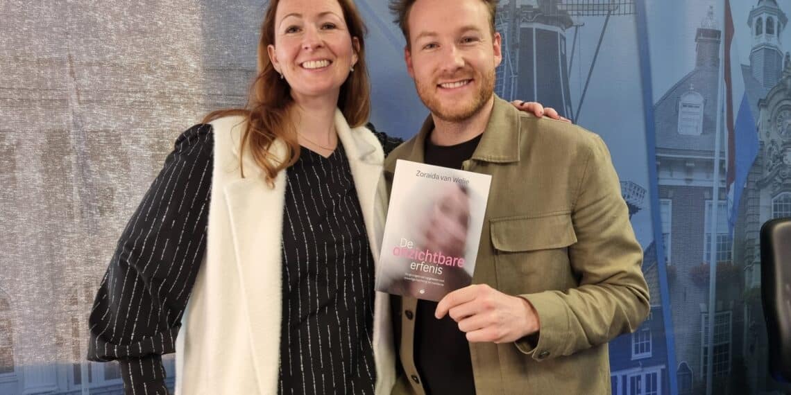 Haarlemse therapeut breekt taboe met boek over narcistische ouders