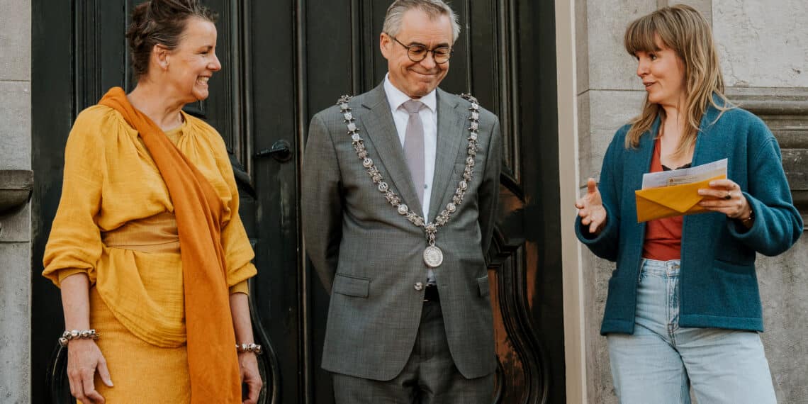 Stilstaan in een volle stad: 350 teksten die rust brengen