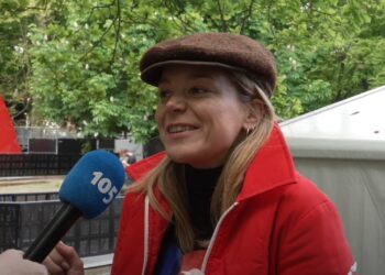 Recordaantal acts met gebarentolk op Bevrijdingspop 2025