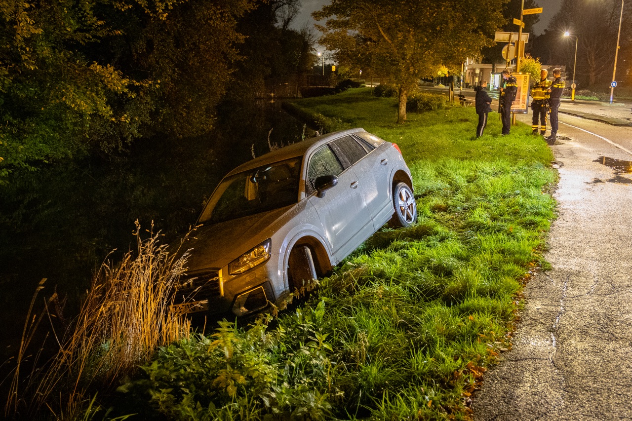 Beschonken bestuurder vliegt uit de bocht in Overveen