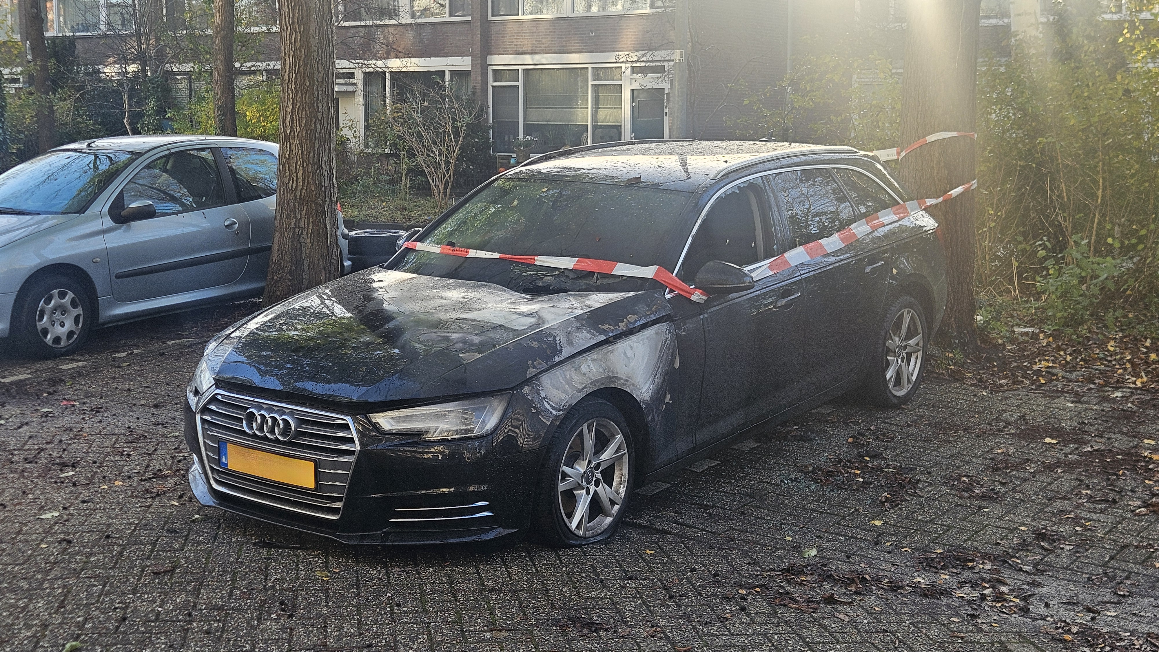 Auto in Schalkwijk brandt uit door vuurwerkbom