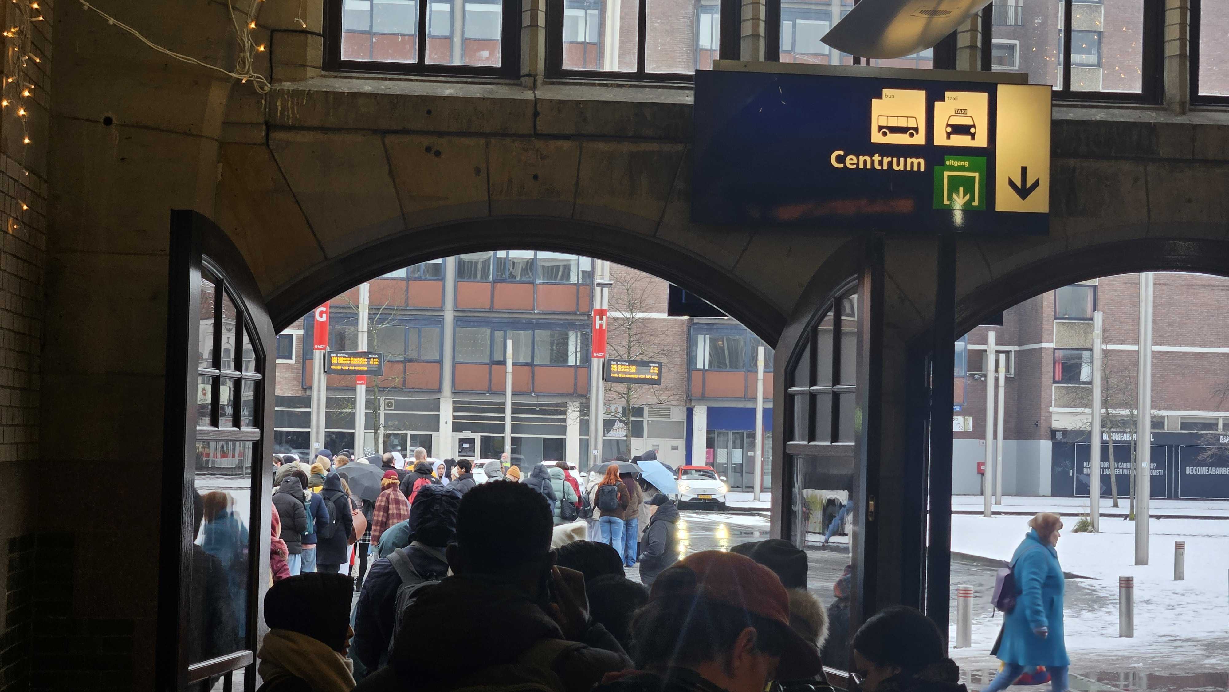 Geen treinen van Haarlem naar Amsterdam Centraal door sneeuwval