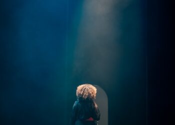 Luister terug: Elvira Nanariain over haar persoonlijke voorstelling Losbreken