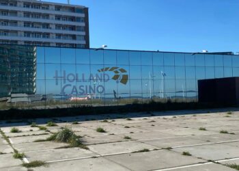 Wethouder licht eerste schets voormalig casino Badhuisplein toe: ‘De onderste laag zal commercieel worden’