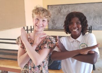 Haarlemse Jet loopt al maanden in korte broek voor voor dove kinderen in Zambia