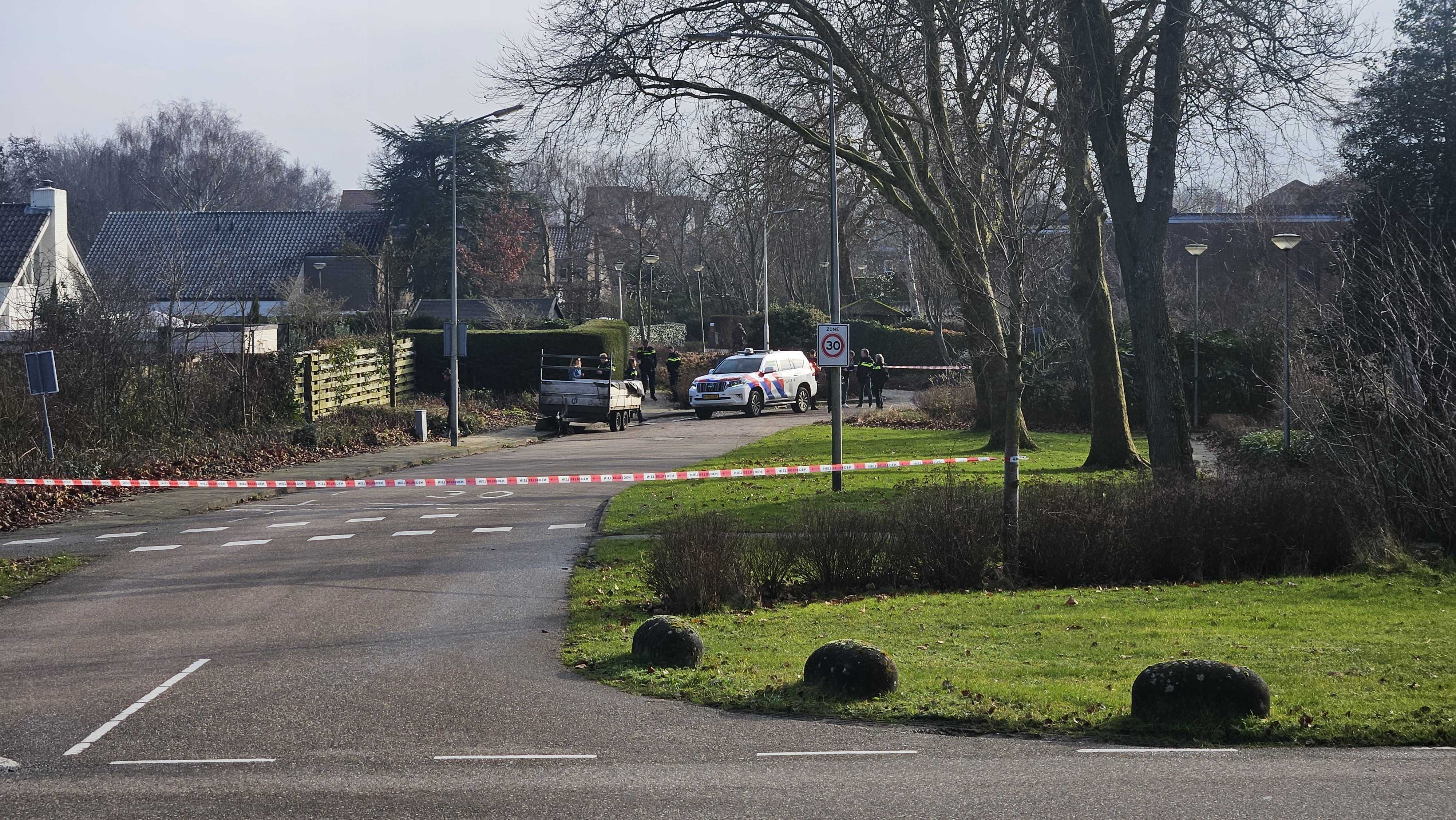 Persoon gewond na schietincident Spaarndam, politie zoekt 68-jarige man
