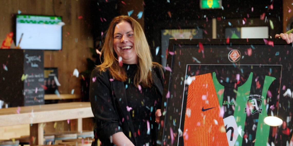 KNVB roept wethouder Eva de Raadt uit Haarlem uit tot Voetbalwethouder van Nederland
