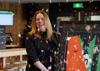 KNVB roept wethouder Eva de Raadt uit Haarlem uit tot Voetbalwethouder van Nederland