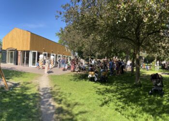 Zes jaar na brand leeft Posthuis weer volop in Zaanenpark