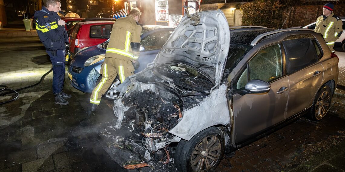 Autobrand in Europawijk Haarlem vannacht, politie onderzoekt oorzaak