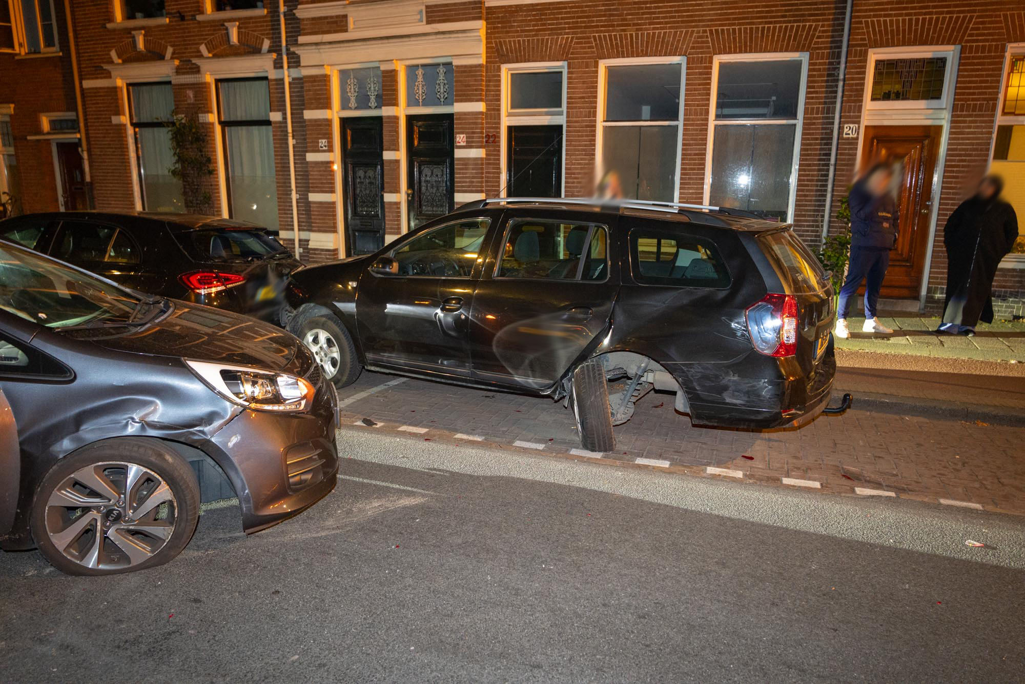 Geparkeerde auto’s geramd bij ongeluk op Prinsen Bolwerk in Haarlem