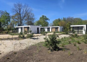 Provincie naar de rechter omdat Bloemendaal niet ingrijpt bij bouw luxe vakantiewoningen Marinaparken