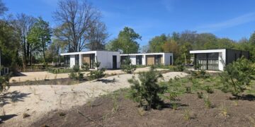 Provincie naar de rechter omdat Bloemendaal niet ingrijpt bij bouw luxe vakantiewoningen Marinaparken
