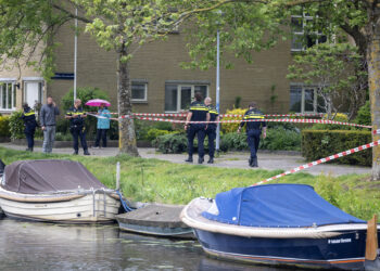 Politie zoekt in water bij Leidsevaart naar vermist 13-jarig meisje
