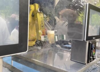 Biertap-robot groot succes op festival: ‘Dit is de toekomst’