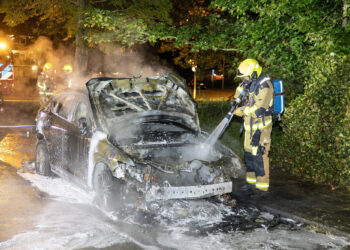 Auto grotendeels verwoest bij brand in Heemstede