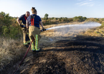 Brandweer rukt twee keer uit voor duinbrand in Zandvoort