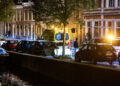 Omstanders redden man met behulp van touw uit water