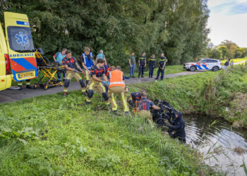 Man met scootmobiel belandt in water naast Veerpad