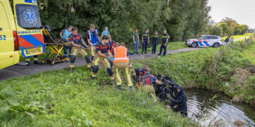Man met scootmobiel belandt in water naast Veerpad