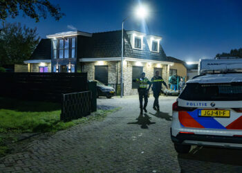 Politie zoekt getuigen na explosie bij woning in Haarlem