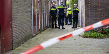 Explosie beschadigt brievenbus van woning in Haarlem-Noord