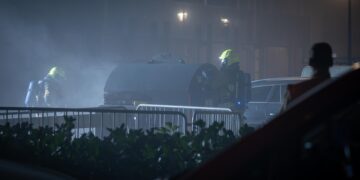 Gele rook door mogelijk drugsafval in containers Schalkwijk